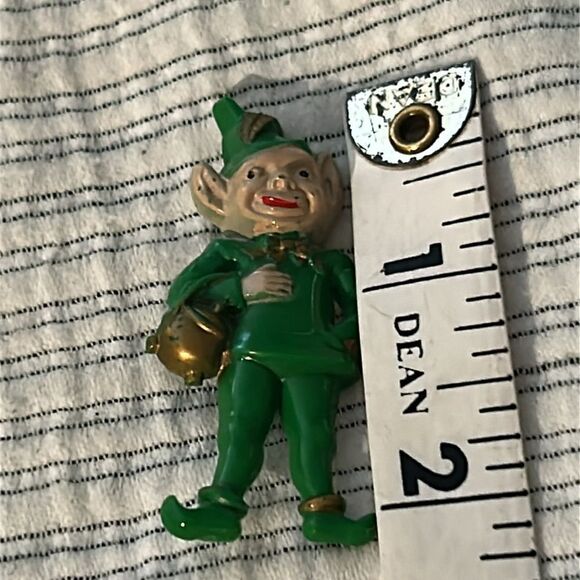 Vintage Green and Gold Leprechaun Brooch - Picture 4 of 4